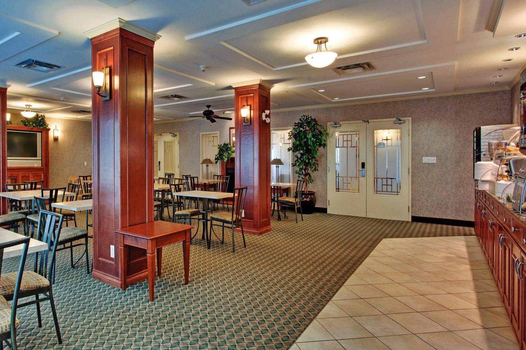 Holiday Inn Express & Suites Medicine Hat, An Ihg Hotel Restoran gambar